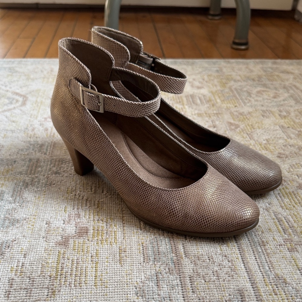 Aerosoles Pumps in Metallic Taupe